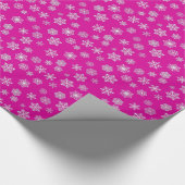 Witte 3-D sneeuwvlokken op een roze fuchsia-achter Cadeaupapier (Hoek)