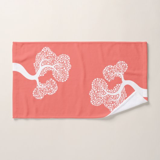 Witte abstracte cirkelboom en naam levend koraal bad handdoek (Handdoek)