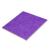 witte abstracte gebogen lijnen op een paarse achte tegeltje (Zijkant)