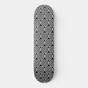 Witte abstracte spiraalvormige cirkels op zwart persoonlijk skateboard