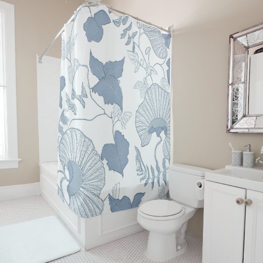 Witte achtergrond Delicate Blauwe Japanse Bloemen Douchegordijn