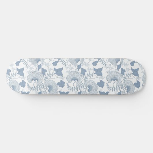 Witte achtergrond Delicate Blauwe Japanse Bloemen Persoonlijk Skateboard (Horizontaal)