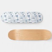 Witte achtergrond Delicate Blauwe Japanse Bloemen Persoonlijk Skateboard (Horizontaal)