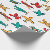 Witte achtergrond van kleurrijk vliegtuigpatroon cadeaupapier (Hoek)