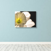 Witte affodilerkloer met achtergrondverlichting canvas afdruk (Insitu (Houten vloer))