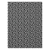 Witte afstudeerdopjes gegooid in de lucht op zwart tafelkleed (Voorkant)