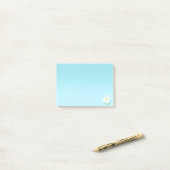 Witte Amaryllis Bloem op Lichtblauw Post-it® Notes (Op bureau)