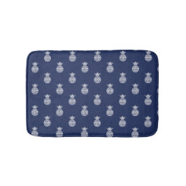 Witte ananas op marineblauw badmat
