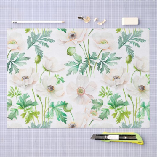 Witte anemonbloemen op room tissuepapier (Craft)