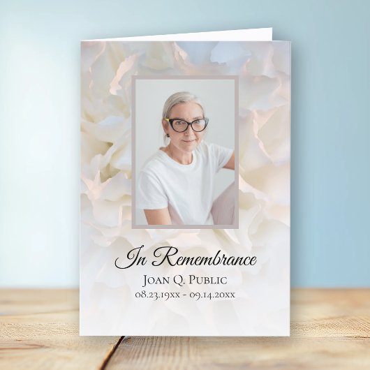 Witte anjer bloemen begrafenisdienst gevouwen programma