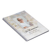 Witte anjer bloemenviering van het leven begrafeni notitieboek (Rechterzijde)