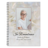 Witte anjer bloemenviering van het leven begrafeni notitieboek (Voorkant)