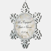 Witte anjerbloem Verloving Tin Sneeuwvlok Ornament (Rechts)