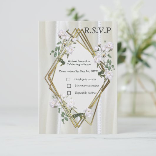 Witte aquarel Rozen geschilderd op Champagne Silk RSVP Kaartje (Staand voorkant)