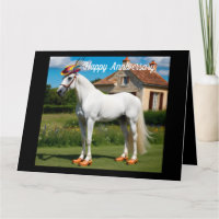 Witte Arabische paard met hoed en klompen
