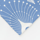 Witte art-deco patroon op blauw fleece deken (Hoek)