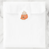Witte Baby in pompoen Ronde Sticker (Tas)