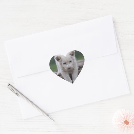 Witte baby leeuwenkub hart sticker (Envelop)
