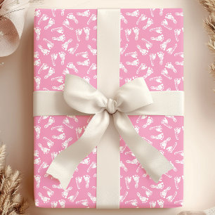 Witte babyvoetjes op roze achtergrond baby shower cadeaupapier