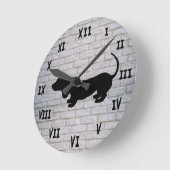 Witte bakstenen Dachshund Silhouet Wandklok (Hoek)