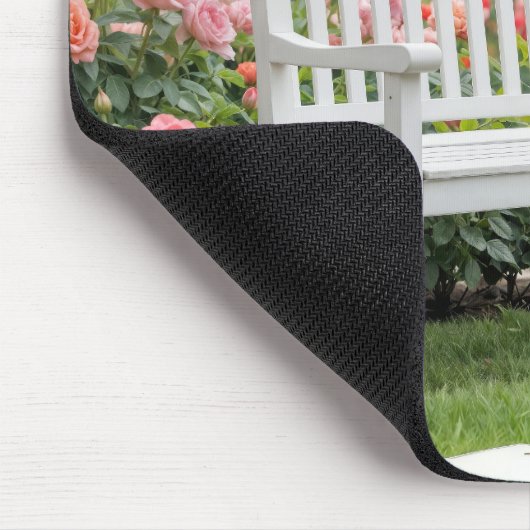 Witte bank in een zomer Roos tuin Muismat (Hoek)