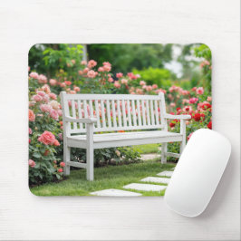 Witte bank in een zomer Roos tuin Muismat