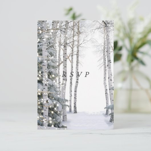 Witte berken dennenbomen winterlichten sterren RSVP kaartje (Staand voorkant)