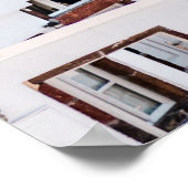 Witte betonnen huizen onder blauwe hemel overdag poster (Hoek)