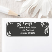 Witte bladeren en grijze moderne botanische adresa etiket (Insitu)