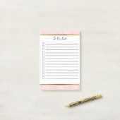 Witte bladeren op roze takenlijst post-it® notes (Op bureau)
