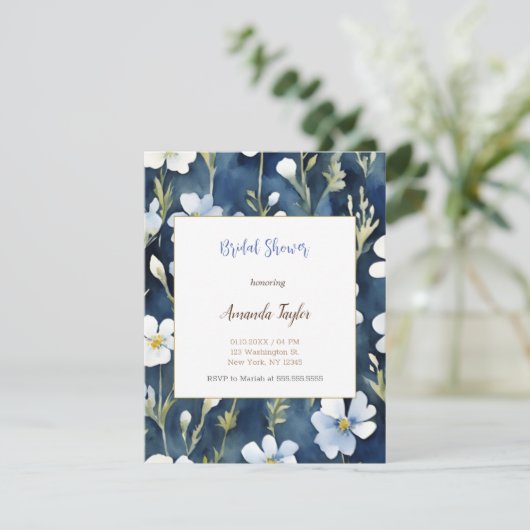 Witte Blauwe Bloemen Minimaal Bruidsdouchekaart Informatiekaartje (Staand voorkant)