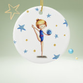 Witte, blauwe en zwarte ritmische gymnast met koge keramisch ornament