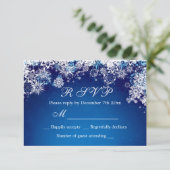 Witte blauwe sneeuwvlokken op blauwe RSVP-uitnodig RSVP Kaartje (Staand voorkant)