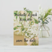 Witte Bloem Bloemige Save The Date Uitnodigingen (Staand voorkant)