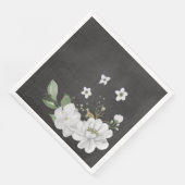 witte bloem groene bladeren zwart servet (Hoek)