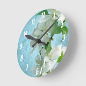 Witte Bloem op Blauw S Monogram Initiaal Wandklok (Hoek)