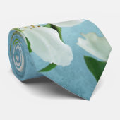 Witte bloem op Blue Sky Mannen Stropdas (Opgerold)