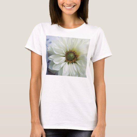Witte bloem op muziek t-shirt (Voorkant)