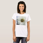 Witte bloem op muziek t-shirt (Voorkant volledig)
