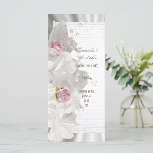 Witte bloem roze roos kerk huwelijksprogramma programmakaart (Staand voorkant)
