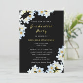 Witte Bloem Zwart Afstuderen Invitation Gouden Tek (Staand voorkant)