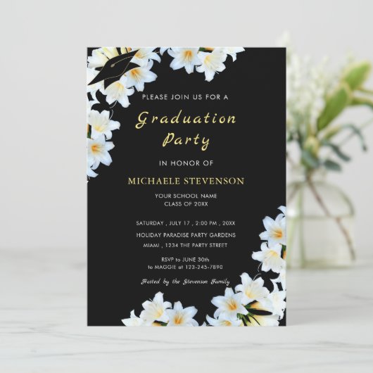 Witte Bloem Zwart Afstuderen Invitation Gouden Tek (Staand voorkant)