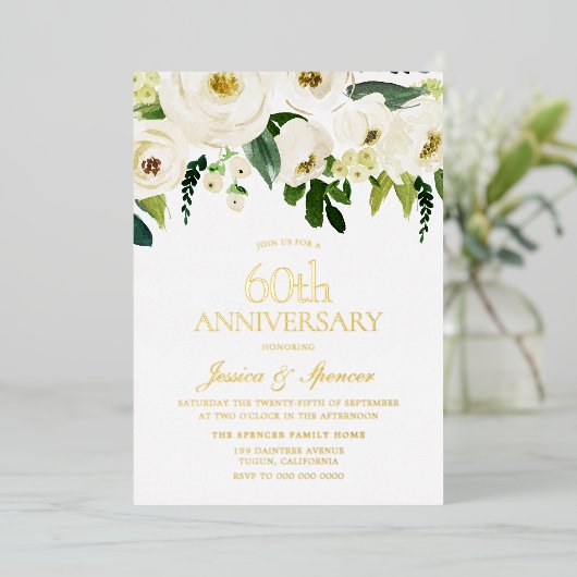 Witte Bloemen 60ste Huwelijksjubileum Goud Folie Uitnodiging (Staand Voorkant)