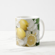 Witte bloemen, citroenen en groene bladeren op wit