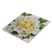 Witte bloemen, citroenen & groene bladeren op wit tegeltje (Zijkant)