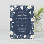 Witte Bloemen Donkerblauwe Bloemige Bruiloft Kaart (Staand voorkant)