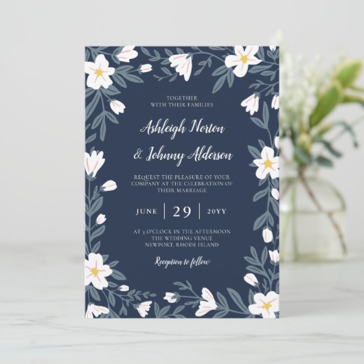 Witte Bloemen Donkerblauwe Bloemige Bruiloft Kaart (Staand voorkant)