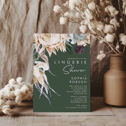 Witte Bloemen | Donkergroene lingeriedouche Kaart