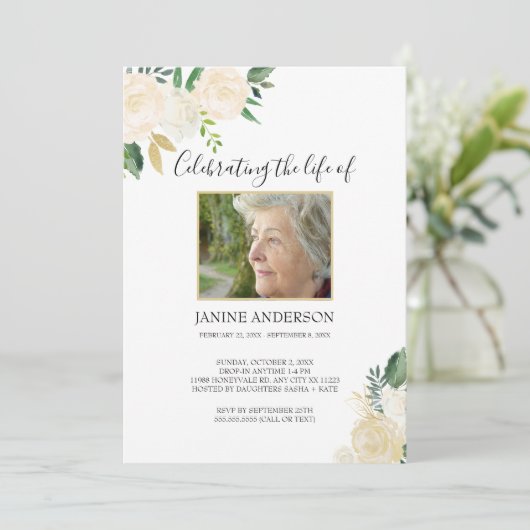 Witte Bloemen en Goud Leven feestelijke foto Kaart (Staand voorkant)