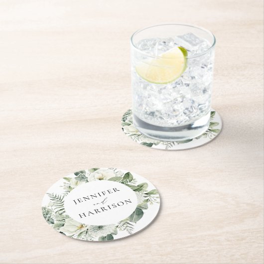 Witte bloemen en groen gepersonaliseerde bruiloft ronde kartonnen onderzetter (Insitu)